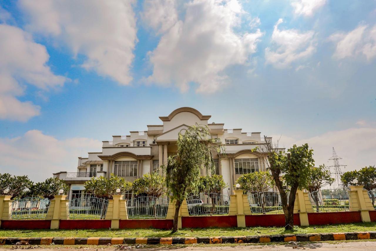 Отель Oyo 71042 Sahara Estate Горакхпур Экстерьер фото